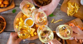 Tìm hiểu về rượu vang trắng
