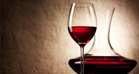 Màu đỏ của rượu vang và những ý nghĩa ít ai ngờ tới