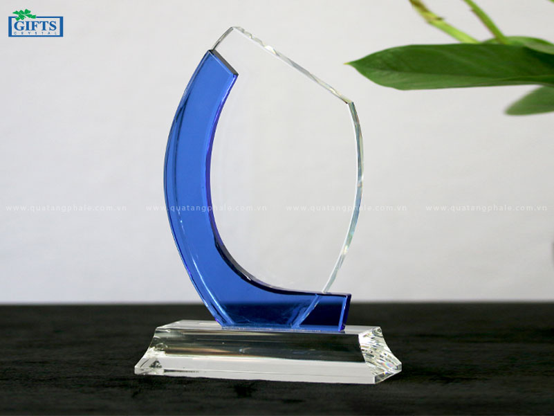 CÁCH CHỌN VÀ BẢO QUẢN CÚP PHA LÊ ĐỂ GIỮ MÃI VẺ ĐẸP SANG TRỌNG