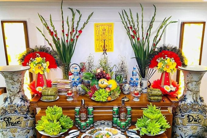 Cắm Hoa Lay Ơn Để Bàn Thờ